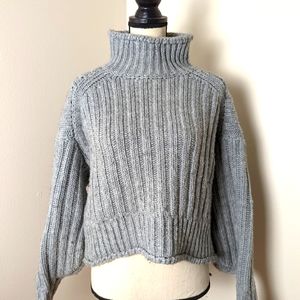 H&M Gray bulk knit cropped turtleneck sweater